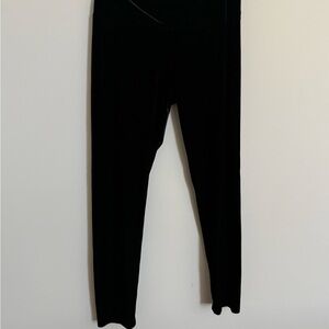 LYSSÉ New York Black Velvet Pull-On Pants Size Let